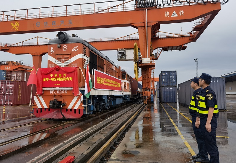 图为：中欧班列经海关查验后放行20210928+高恒摄.jpeg